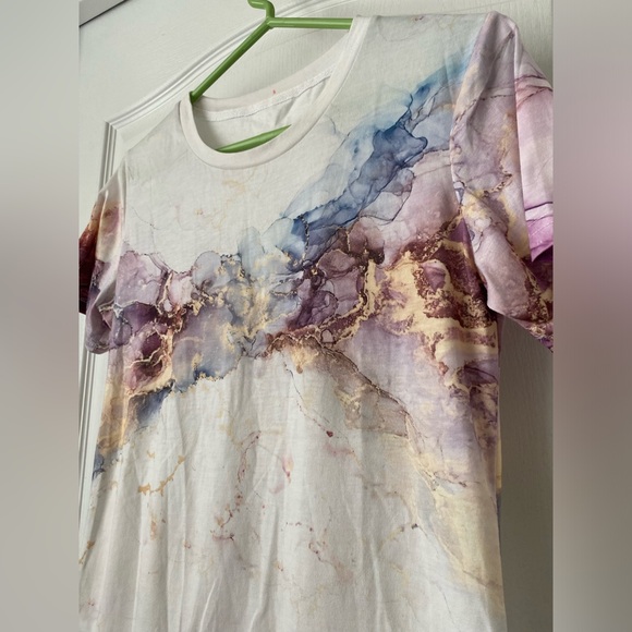 2 for 1! Marble print short sleeve shirts. Size small. - Picture 3 of 11